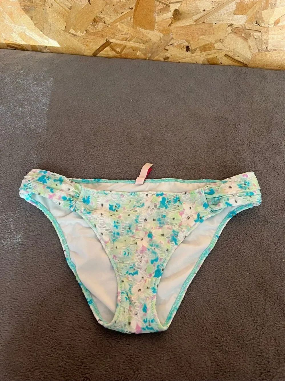 Victoria’s Secret Swimsuit Bottom Woman’s Size Medium